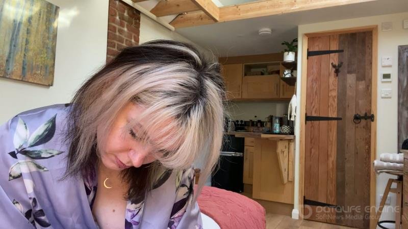 Delilah Jynx - Ignoring you while you beg for attention [FullHD]