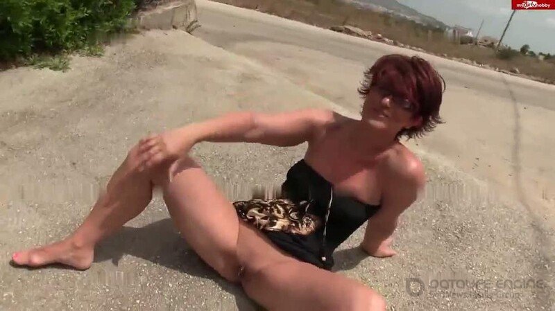 Popp-Sylvie - Sonnige Piss Action [HD]