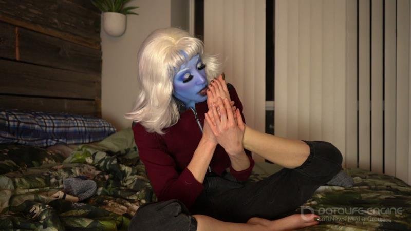 Imilia Audley - Andorian Sock Removal and Foot Worship [FullHD]