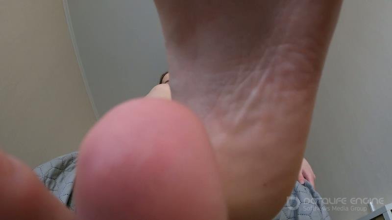 Bossy Girls - Margot - Foot smell torment Pov [FullHD]