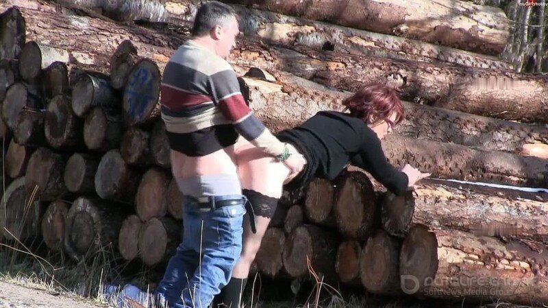 Popp-Sylvie - Sperma Sex und Pissen - Alles am Waldrand [FullHD]