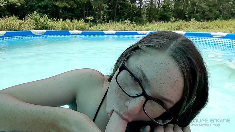 Nicole Nabors - Mommys Poolside Blowjob [FullHD]