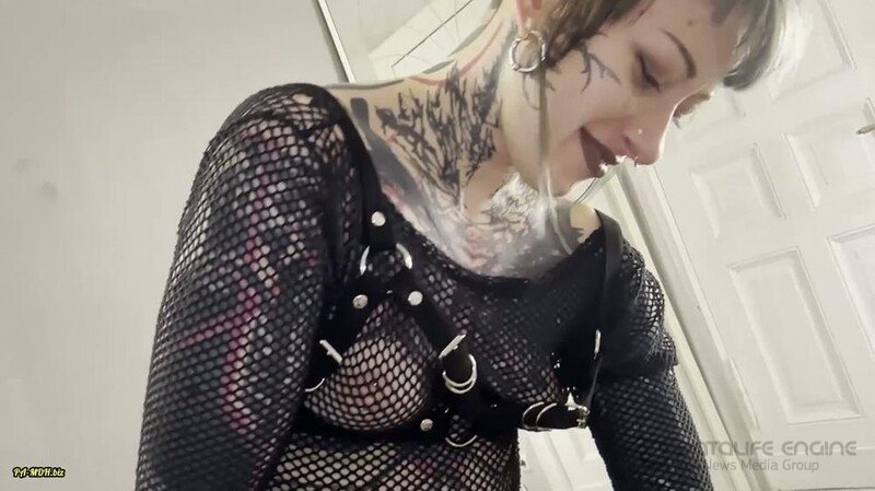 MissFlora - Netz, stiefel und Strap-on Doppeldominanz pegging und Dildolutschen vo... [FullHD]