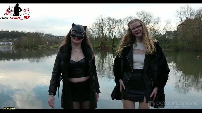Bikergirl_97 - Heiße Doppel pisse Von 2 Nassen Muschis Am Fluss [FullHD]