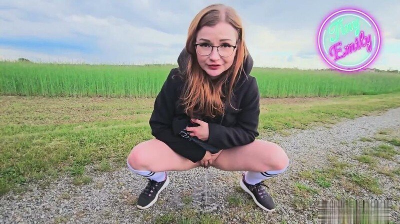 TinyEmily - Mein LÄNGSTER Piss - EXTRA VIEL NATURSEKT [FullHD]