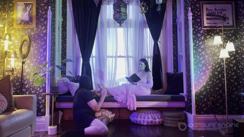 Lexi Luxxe - Captivated in My Feet [4K]