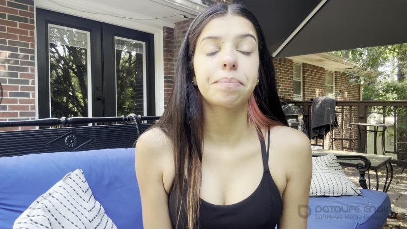 AriaNicoleXXX - Allergy Season Sneezing and Nose Blowing 4K [4K]