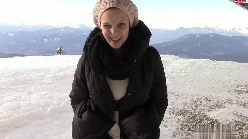MaryWet - PISSEN auf der SKI-PISTE [FullHD]