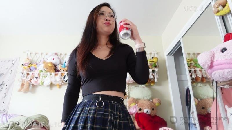 ur2dwaifu - Giantess Vores You - Gassy [FullHD]
