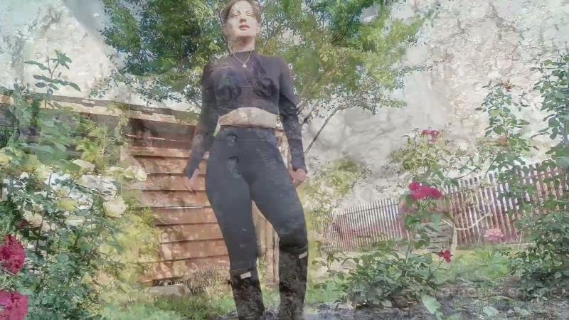 JuliaCrown - BootSlut Training Outdoor Edition [FullHD]