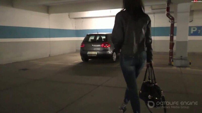 MACHINE-BITCH - Erwischt beim PARKHAUS PISS [FullHD]