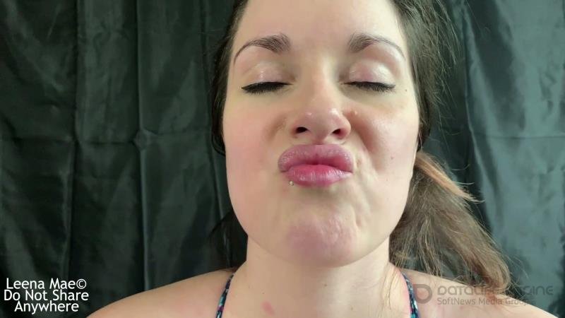 Leena Mae - Licking and Smelling My Lips [FullHD]