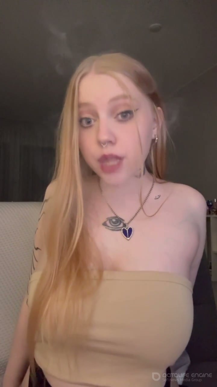 RebeccaHottie - Smoking Vape [HD]