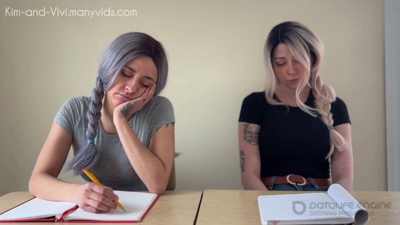 Kim and Vivi - Bored Butts in Jeans [4K]