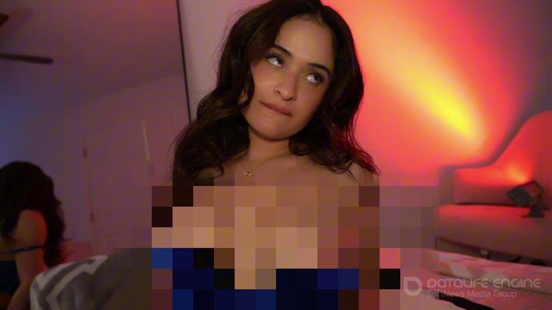 Princess Alexx - Come Look at My Tits [4K]