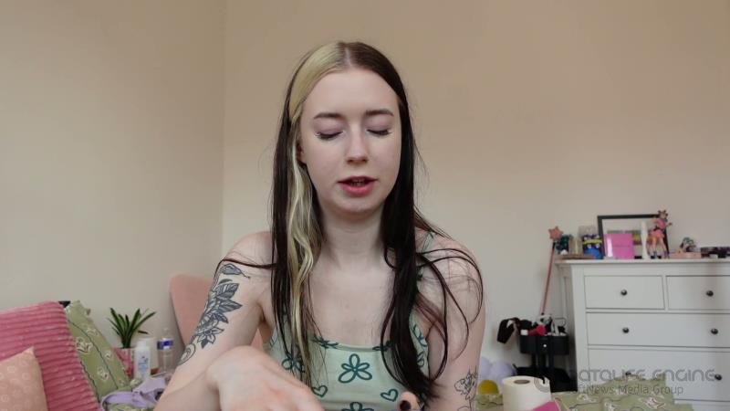 Lucyy Avery - Eating Sweets [FullHD]